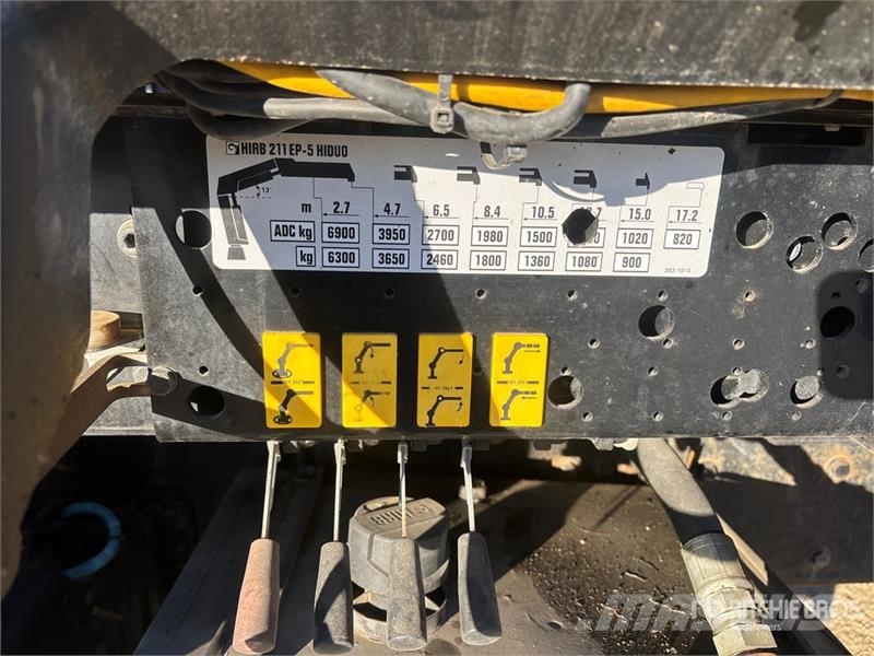 Freightliner Hiab 211E P-S Hiduo 6900 kg Knuckle Boom on  Freig Autogru