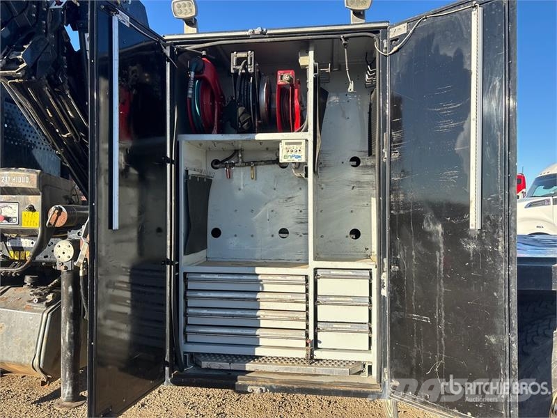 Freightliner Hiab 211E P-S Hiduo 6900 kg Knuckle Boom on  Freig Autogru