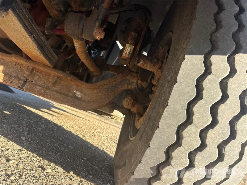 Freightliner Hiab 211E P-S Hiduo 6900 kg Knuckle Boom on  Freig Autogru