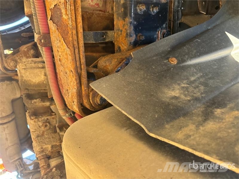 Freightliner Hiab 211E P-S Hiduo 6900 kg Knuckle Boom on  Freig Autogru