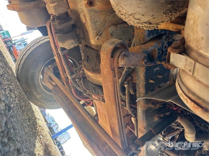 Freightliner Hiab 211E P-S Hiduo 6900 kg Knuckle Boom on  Freig Autogru