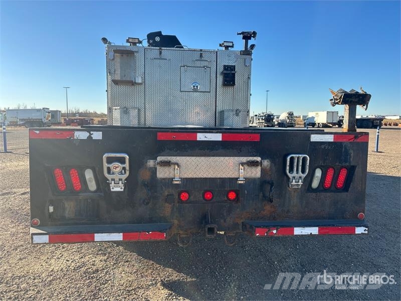 Freightliner Hiab 211E P-S Hiduo 6900 kg Knuckle Boom on  Freig Autogru