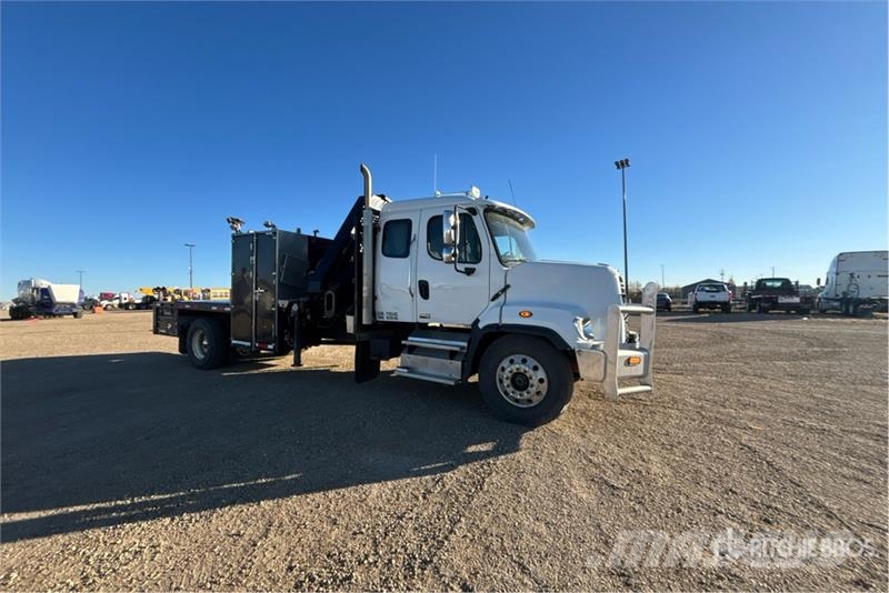 Freightliner Hiab 211E P-S Hiduo 6900 kg Knuckle Boom on  Freig Autogru