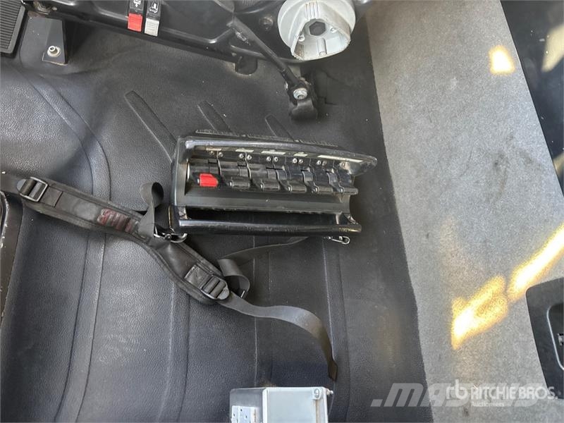 Freightliner Hiab 211E P-S Hiduo 6900 kg Knuckle Boom on  Freig Autogru