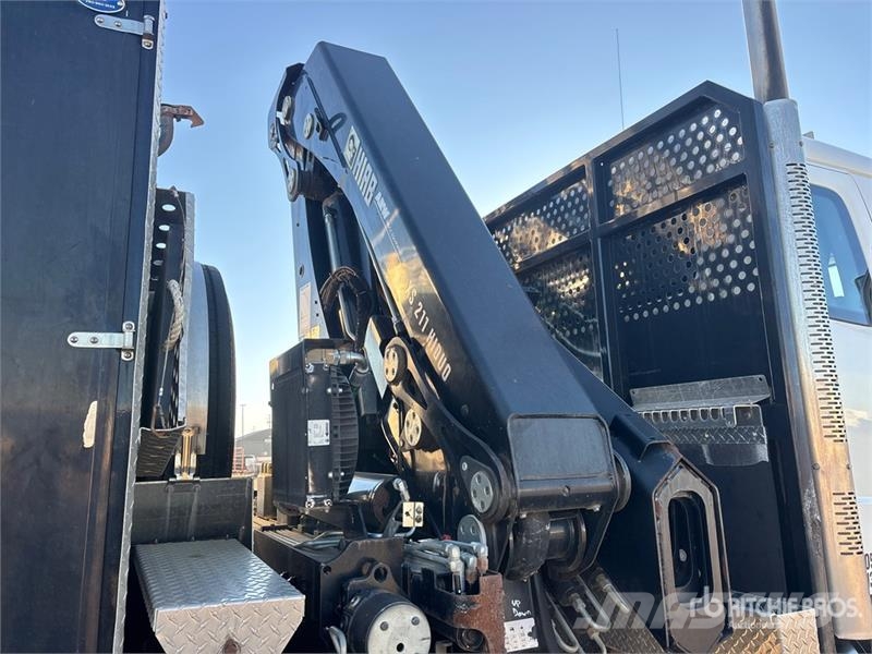 Freightliner Hiab 211E P-S Hiduo 6900 kg Knuckle Boom on  Freig Autogru