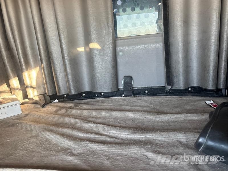 Freightliner Hiab 211E P-S Hiduo 6900 kg Knuckle Boom on  Freig Autogru