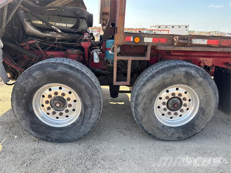 Freightliner Hiab 335 K-4 7500 lb Knuckle Boom on Freightliner Truck mounted cranes