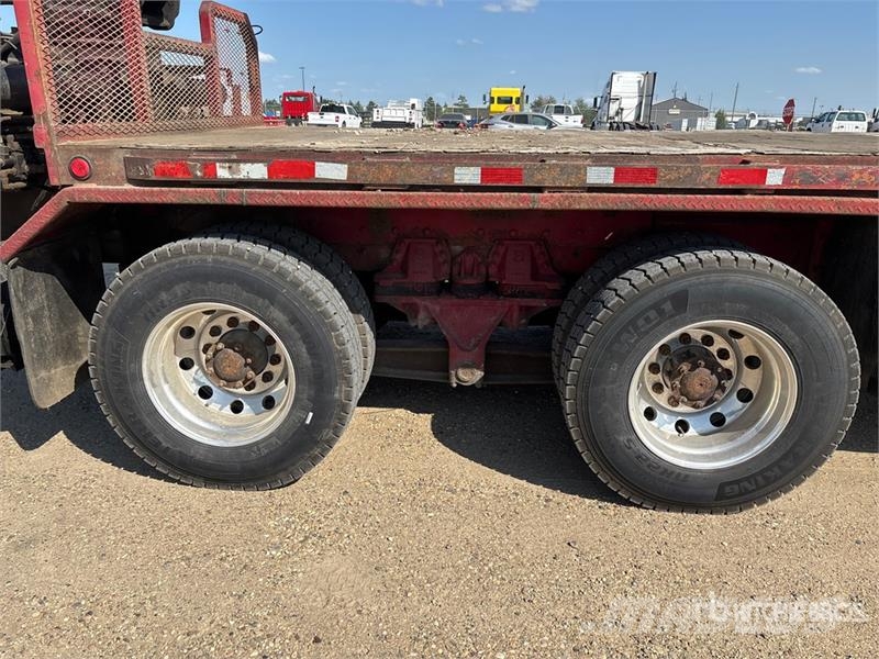 Freightliner Hiab 335 K-4 7500 lb Knuckle Boom on Freightliner Truck mounted cranes