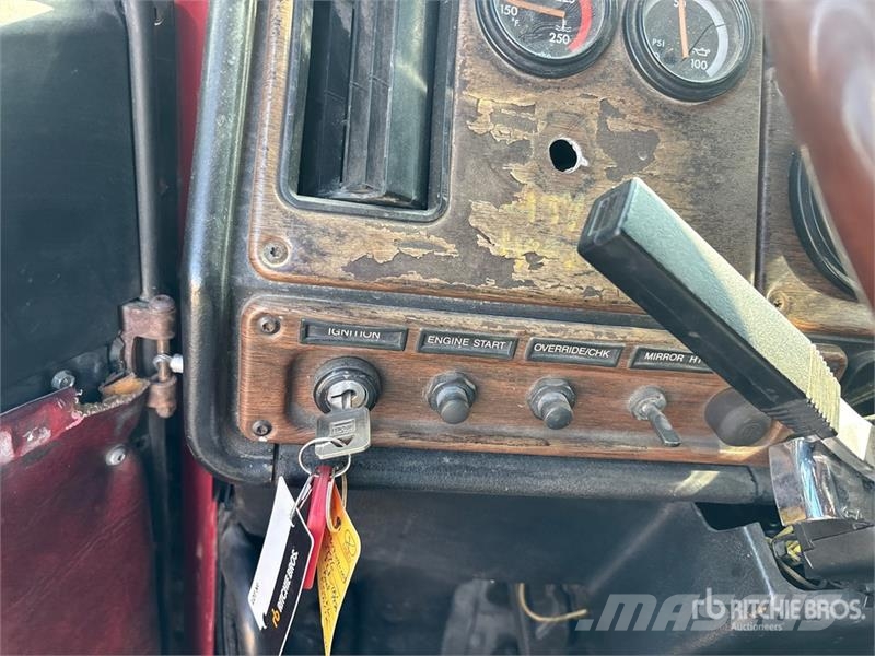 Freightliner Hiab 335 K-4 7500 lb Knuckle Boom on Freightliner Truck mounted cranes