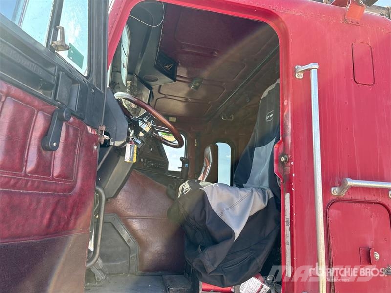 Freightliner Hiab 335 K-4 7500 lb Knuckle Boom on Freightliner Truck mounted cranes