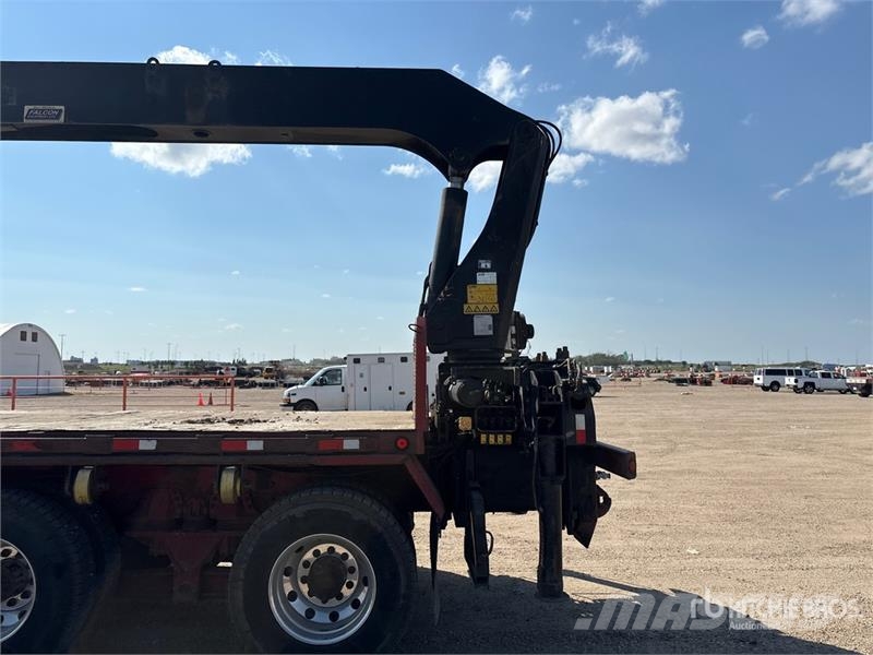 Freightliner Hiab 335 K-4 7500 lb Knuckle Boom on Freightliner Truck mounted cranes