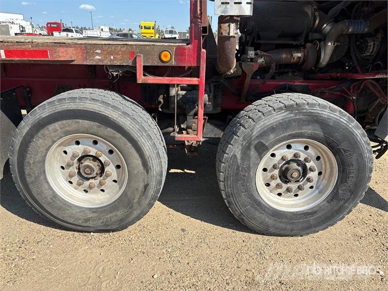 Freightliner Hiab 335 K-4 7500 lb Knuckle Boom on Freightliner Truck mounted cranes