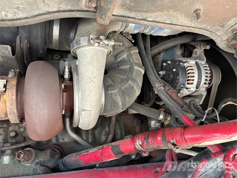 Freightliner Hiab 335 K-4 7500 lb Knuckle Boom on Freightliner Truck mounted cranes