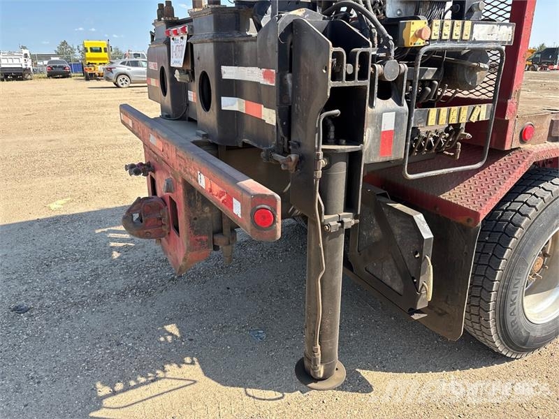 Freightliner Hiab 335 K-4 7500 lb Knuckle Boom on Freightliner Truck mounted cranes