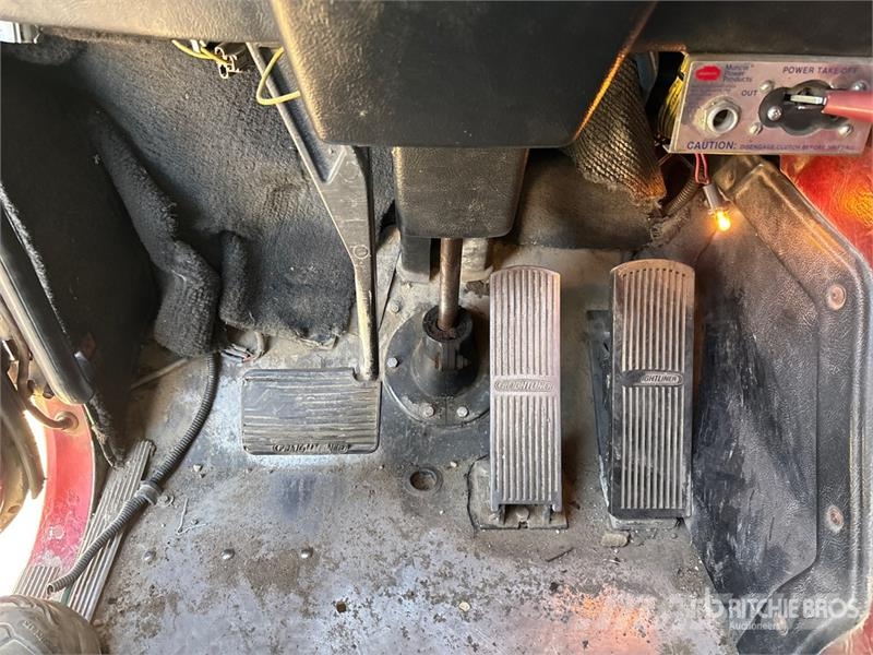 Freightliner Hiab 335 K-4 7500 lb Knuckle Boom on Freightliner Truck mounted cranes