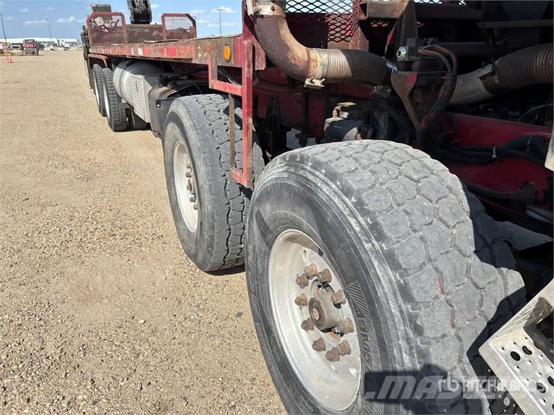 Freightliner Hiab 335 K-4 7500 lb Knuckle Boom on Freightliner Truck mounted cranes