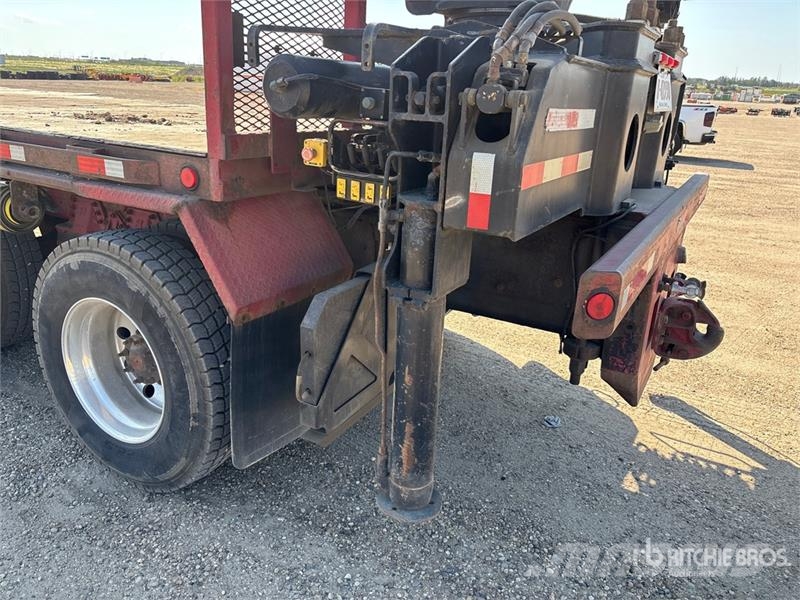 Freightliner Hiab 335 K-4 7500 lb Knuckle Boom on Freightliner Truck mounted cranes
