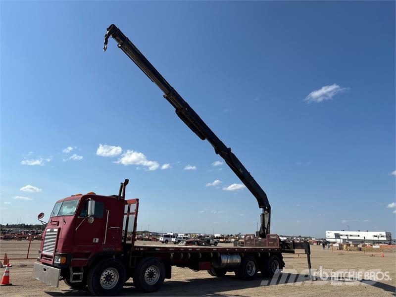 Freightliner Hiab 335 K-4 7500 lb Knuckle Boom on Freightliner Truck mounted cranes