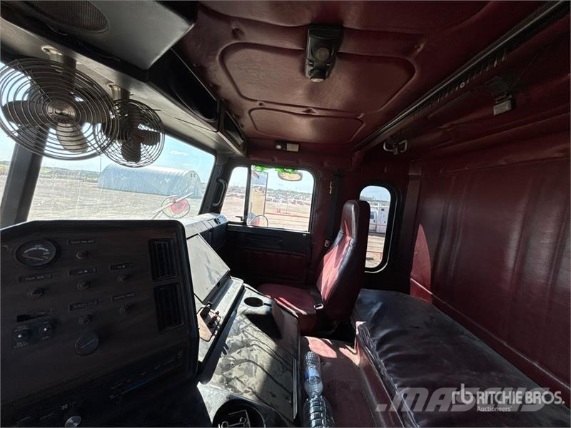 Freightliner Hiab 335 K-4 7500 lb Knuckle Boom on Freightliner Truck mounted cranes