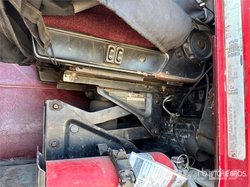 Freightliner Hiab 335 K-4 7500 lb Knuckle Boom on Freightliner Truck mounted cranes
