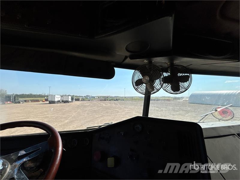 Freightliner Hiab 335 K-4 7500 lb Knuckle Boom on Freightliner Truck mounted cranes
