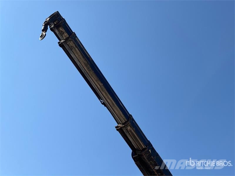 Freightliner Hiab 335 K-4 7500 lb Knuckle Boom on Freightliner Truck mounted cranes