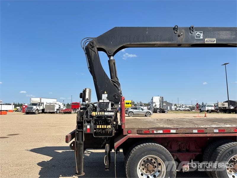 Freightliner Hiab 335 K-4 7500 lb Knuckle Boom on Freightliner Truck mounted cranes
