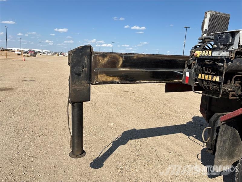 Freightliner Hiab 335 K-4 7500 lb Knuckle Boom on Freightliner Truck mounted cranes
