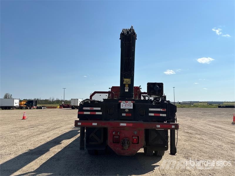 Freightliner Hiab 335 K-4 7500 lb Knuckle Boom on Freightliner Truck mounted cranes