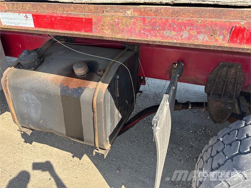 Freightliner Hiab 335 K-4 7500 lb Knuckle Boom on Freightliner Truck mounted cranes