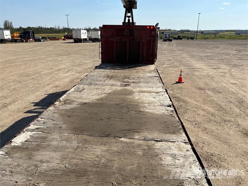 Freightliner Hiab 335 K-4 7500 lb Knuckle Boom on Freightliner Truck mounted cranes