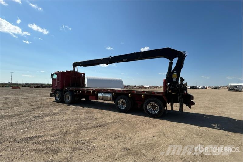 Freightliner Hiab 335 K-4 7500 lb Knuckle Boom on Freightliner Truck mounted cranes
