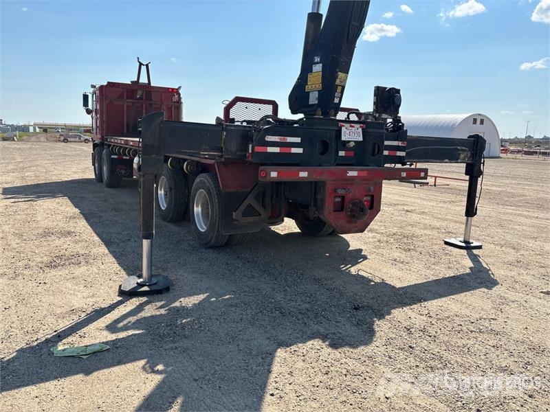 Freightliner Hiab 335 K-4 7500 lb Knuckle Boom on Freightliner Truck mounted cranes