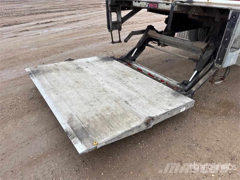 Freightliner M2 Фургони