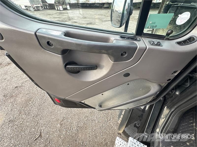 Freightliner M2 Седельные тягачи