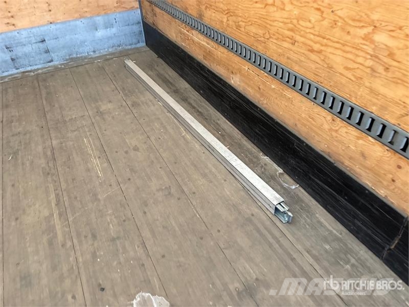Freightliner M2 Фургони