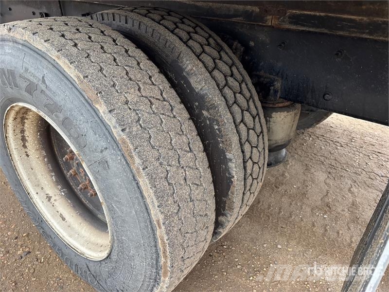 Freightliner M2 Фургони