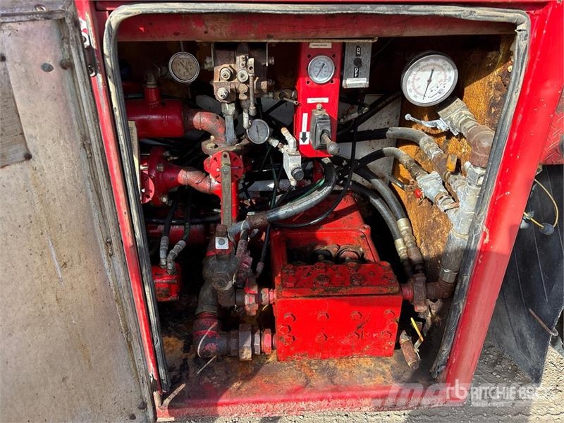 Freightliner M2 10329 L 5311 psi 4x4 Sleeper Pressure Truck Autre camion