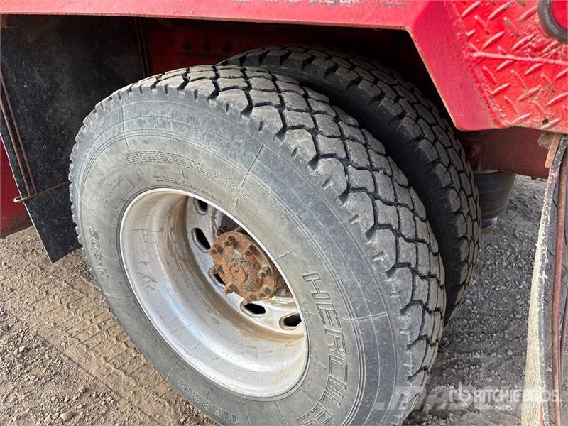 Freightliner M2 10329 L 5311 psi 4x4 Sleeper Pressure Truck Autre camion