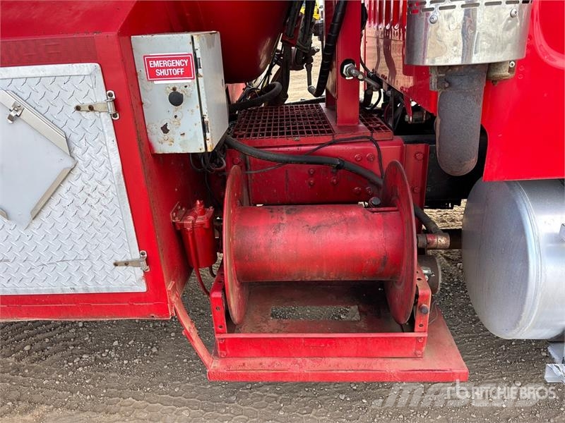 Freightliner M2 10329 L 5311 psi 4x4 Sleeper Pressure Truck Autre camion