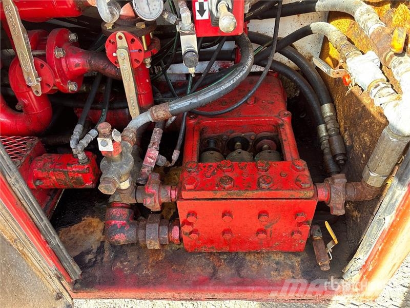 Freightliner M2 10329 L 5311 psi 4x4 Sleeper Pressure Truck Autre camion