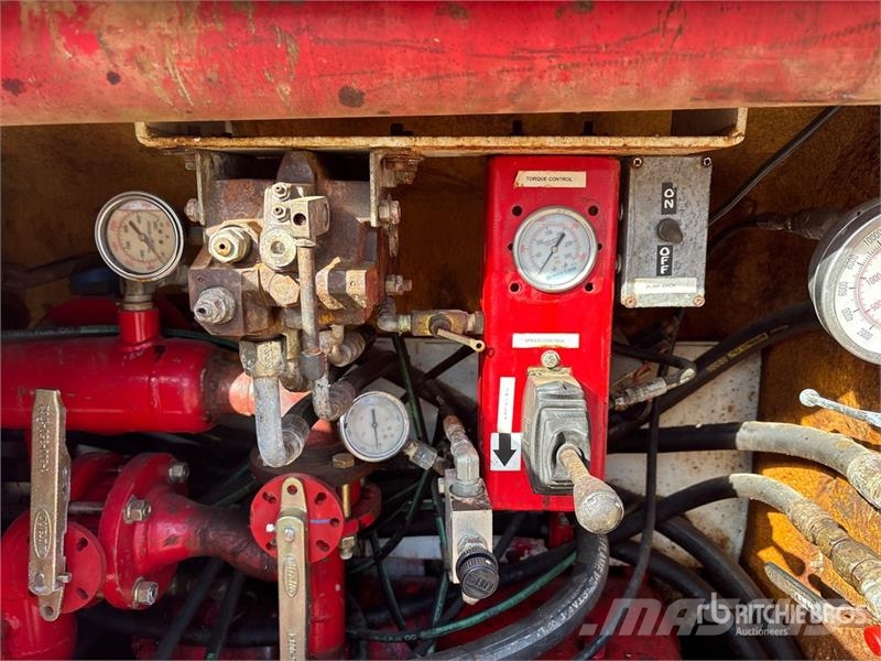 Freightliner M2 10329 L 5311 psi 4x4 Sleeper Pressure Truck Autre camion