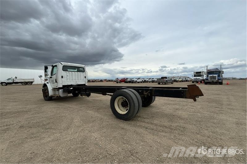Freightliner M2 106 Kabine i unutrašnjost
