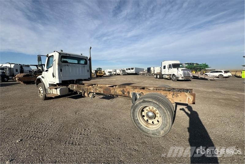 Freightliner M2 106 Kabine i unutrašnjost