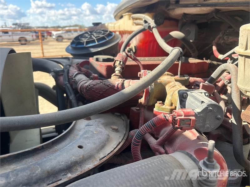Freightliner M2 106 Фургони