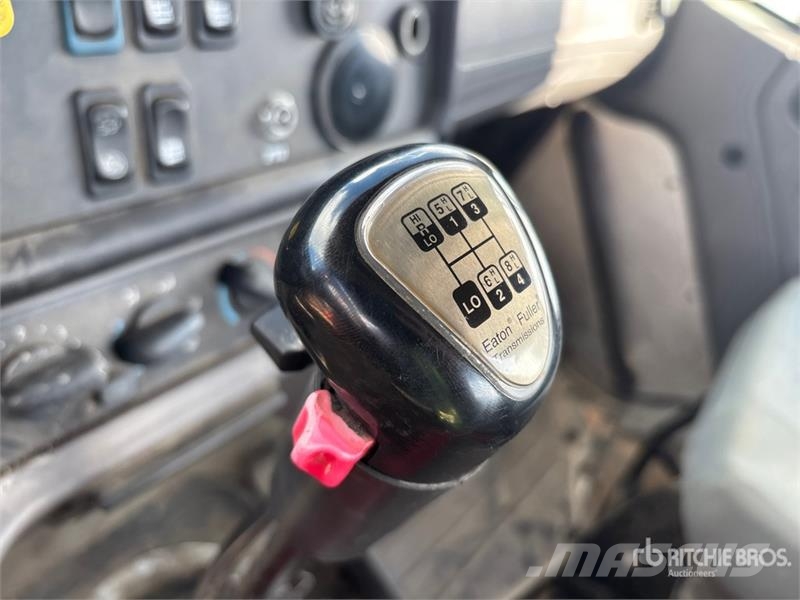 Freightliner M2 106 Cabinas