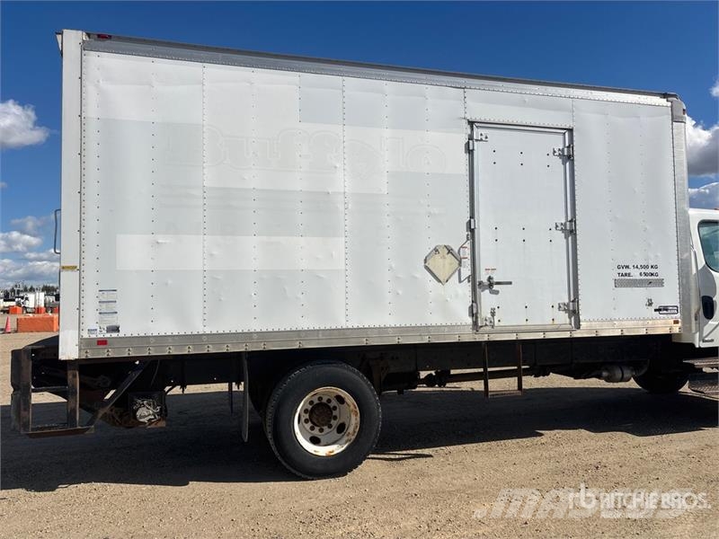 Freightliner M2 106 Фургони