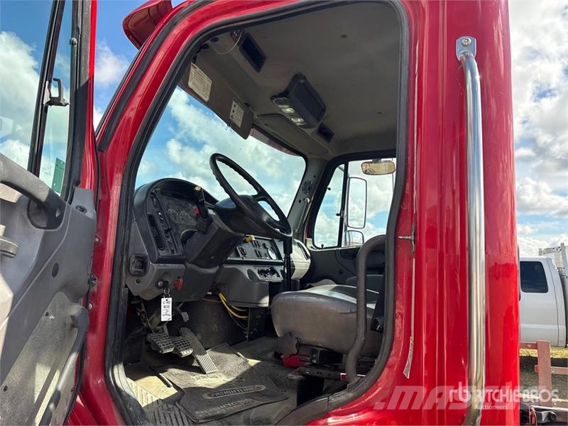 Freightliner M2 106 Cabinas