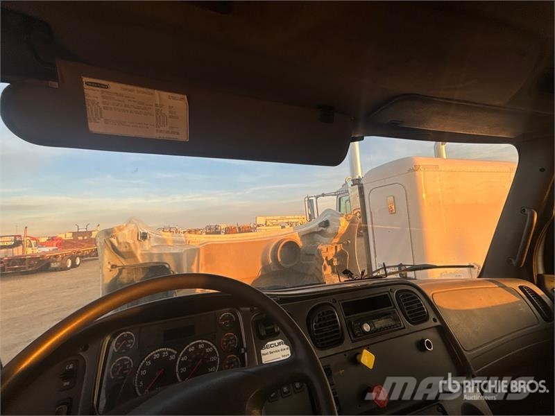 Freightliner M2 106 Cabins and interior
