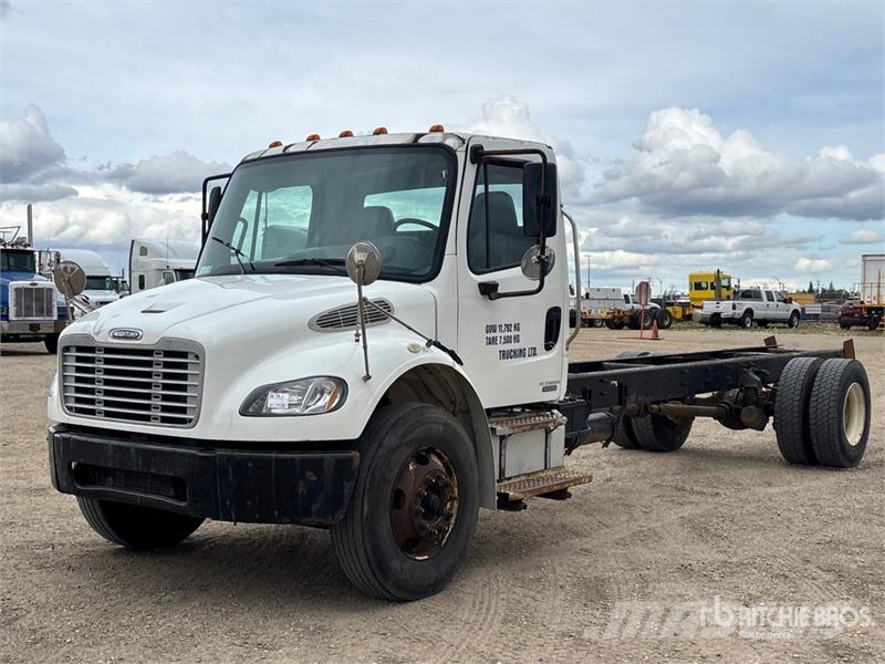Freightliner M2 106 Kabine i unutrašnjost